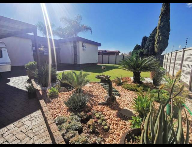 3 BEDROOM HOUSE FOR SALE IN VANDERBIJLPARK CE 5